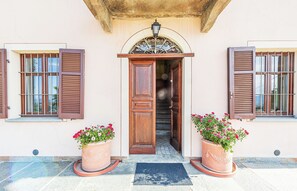 Exterior detail - Villa Bricco Paglieri (Alba)