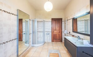 Bruser, boblebadekar, hårtørrer, bidet