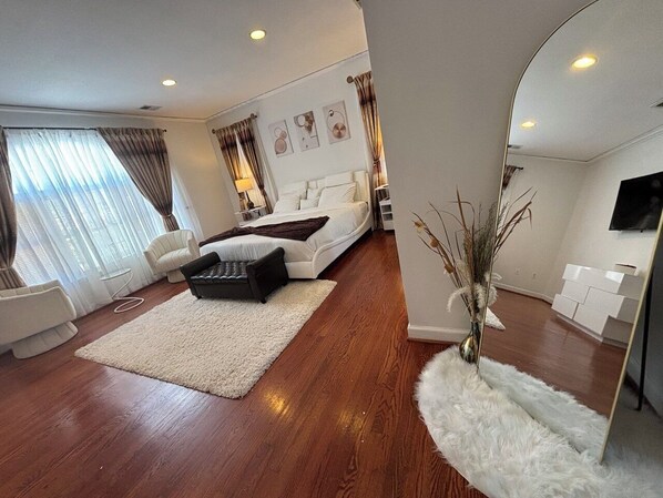 3 habitaciones, tabla de planchar con plancha, wifi y ropa de cama 