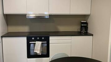 Apartment, Balcony, City View | Private kitchen