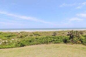 On the beach - Barefoot 217-Second Floor Direct Oceanfront Condo (St. Augustine)