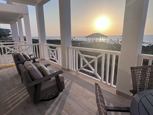 Terrace/patio - Epic Ocean Views, New Modern Oceanfront, Walk to Everything (West End Roatan)