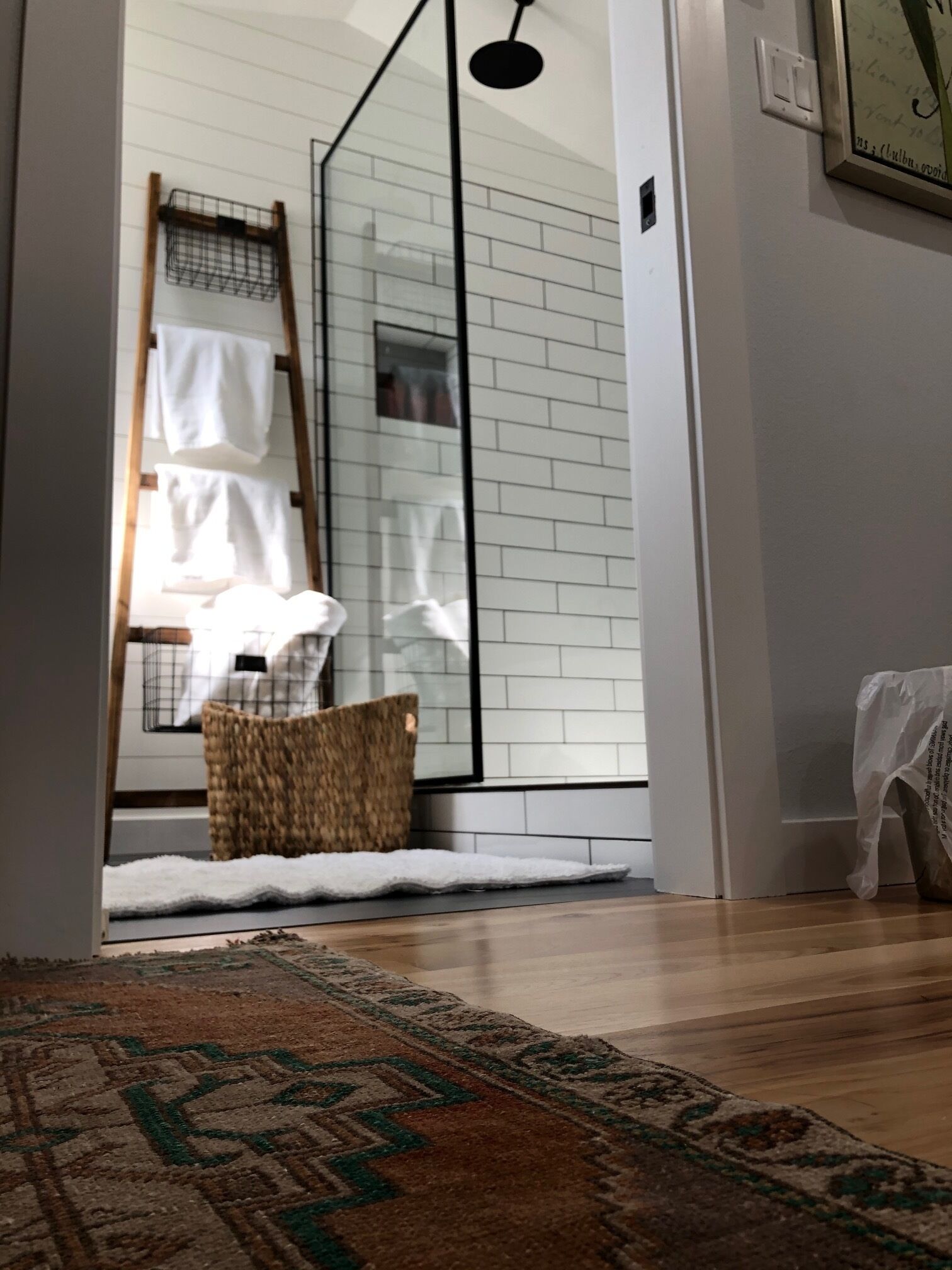 Hårføner, håndklær, såpe og toalettpapir