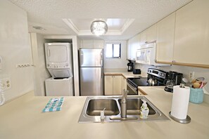 Fridge, microwave, oven, stovetop - Ocean Village Club Condo K25 (St. Augustine)