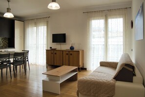Smart TV - Cuor di Pescarenico - Two Bedroom Apartment, Sleeps 6 (Lecco)