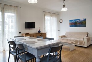 Interior - Cuor di Pescarenico - Two Bedroom Apartment, Sleeps 6 (Lecco)