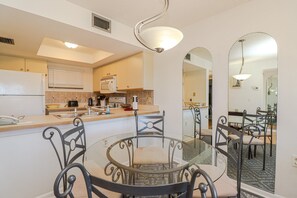 Dining - Ocean Village Club Condo N22 (St. Augustine)