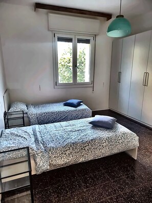 Free WiFi, bed sheets - Queen Home Maggiore - One Bedroom Apartment, Sleeps 5 (Bologna)