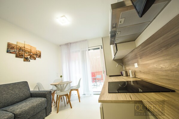 Smart TV, stereo - Queen Home Martinne - One Bedroom Apartment, Sleeps 3 (Bologna)