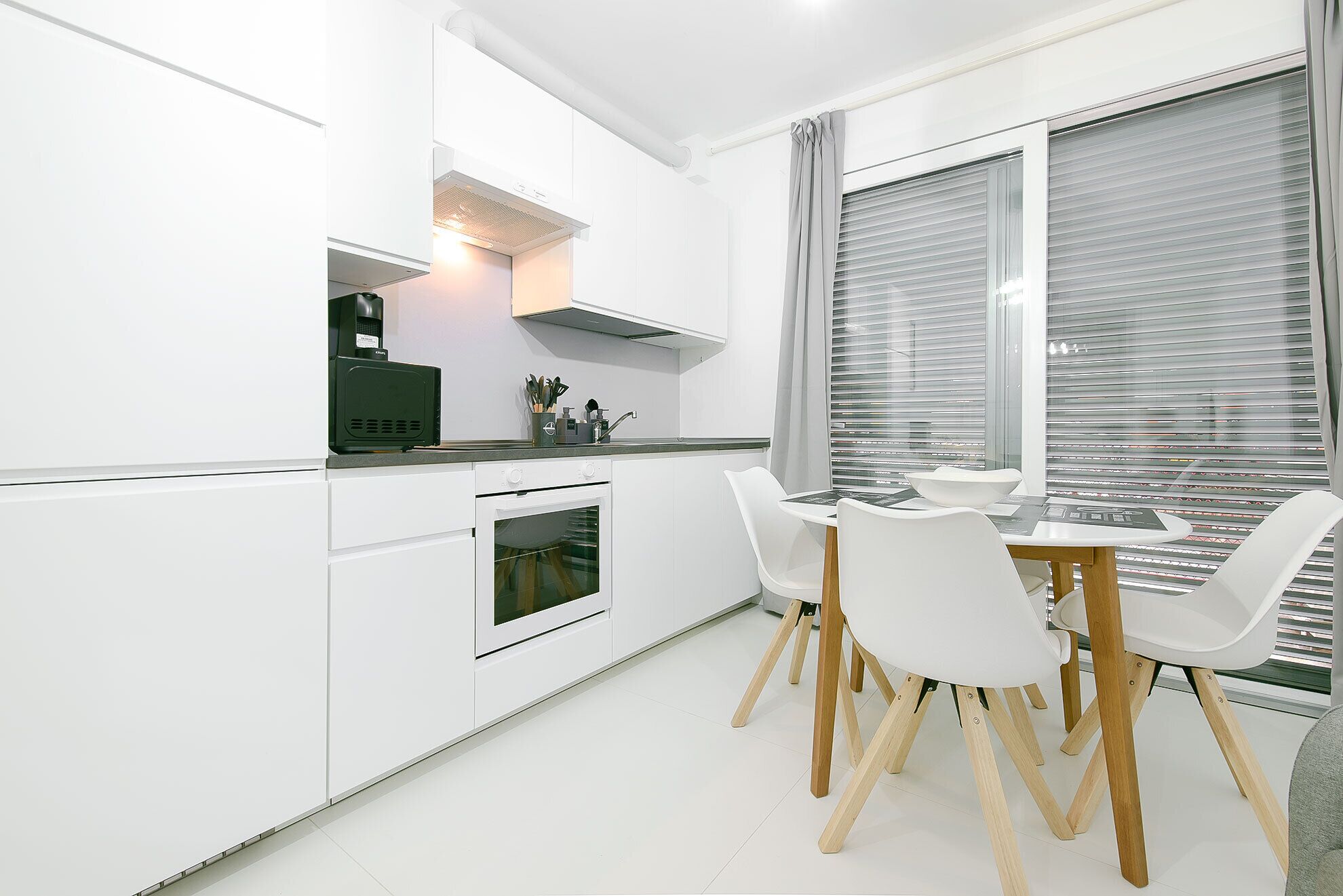 Refrigerador, microondas, horno, placa de cocina