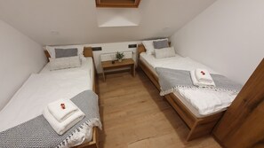 In-room safe, blackout curtains, iron/ironing board, free WiFi - Apartments Seventy Seven (Kranjska Gora)