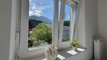 Premium Apartment, 2 Bedrooms, Balcony, Mountain View | Interior