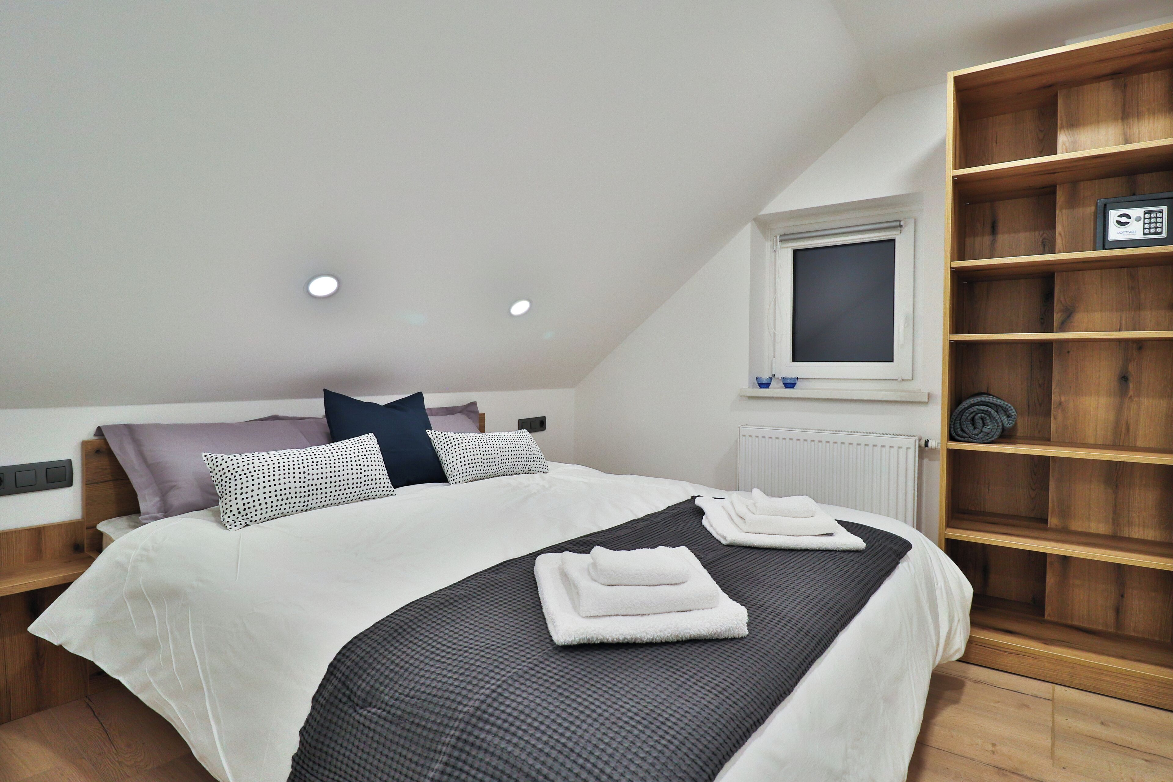 Departamento, se aceptan mascotas, vista a la montaña | Caja de seguridad en la habitación y cortinas blackout 