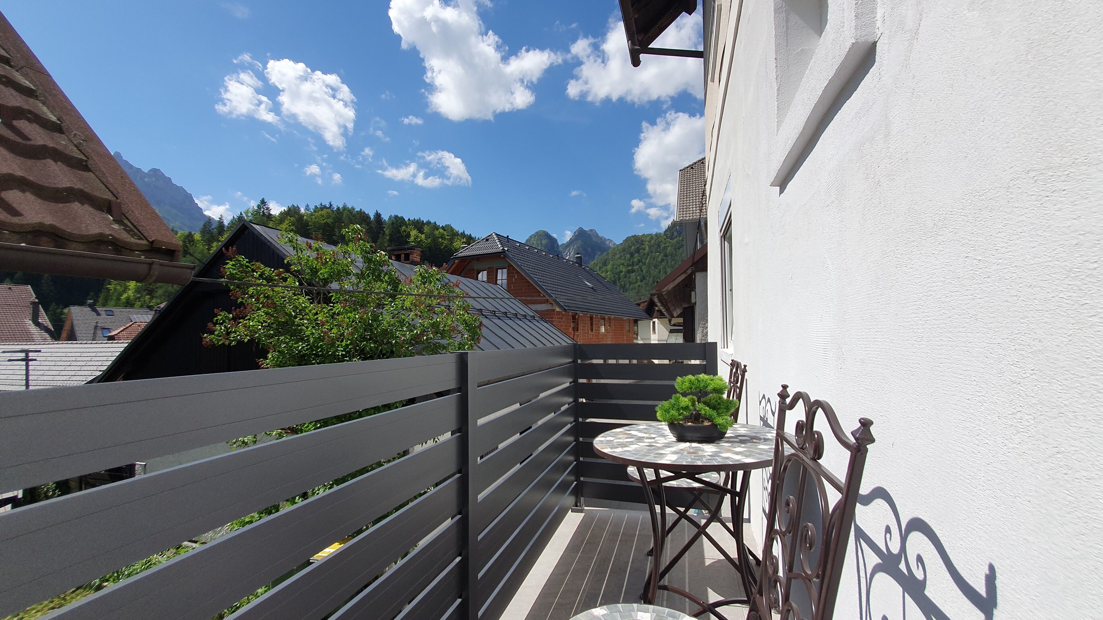 Premium Apartment, 2 Bedrooms, Balcony, Mountain View | Outdoor dining
