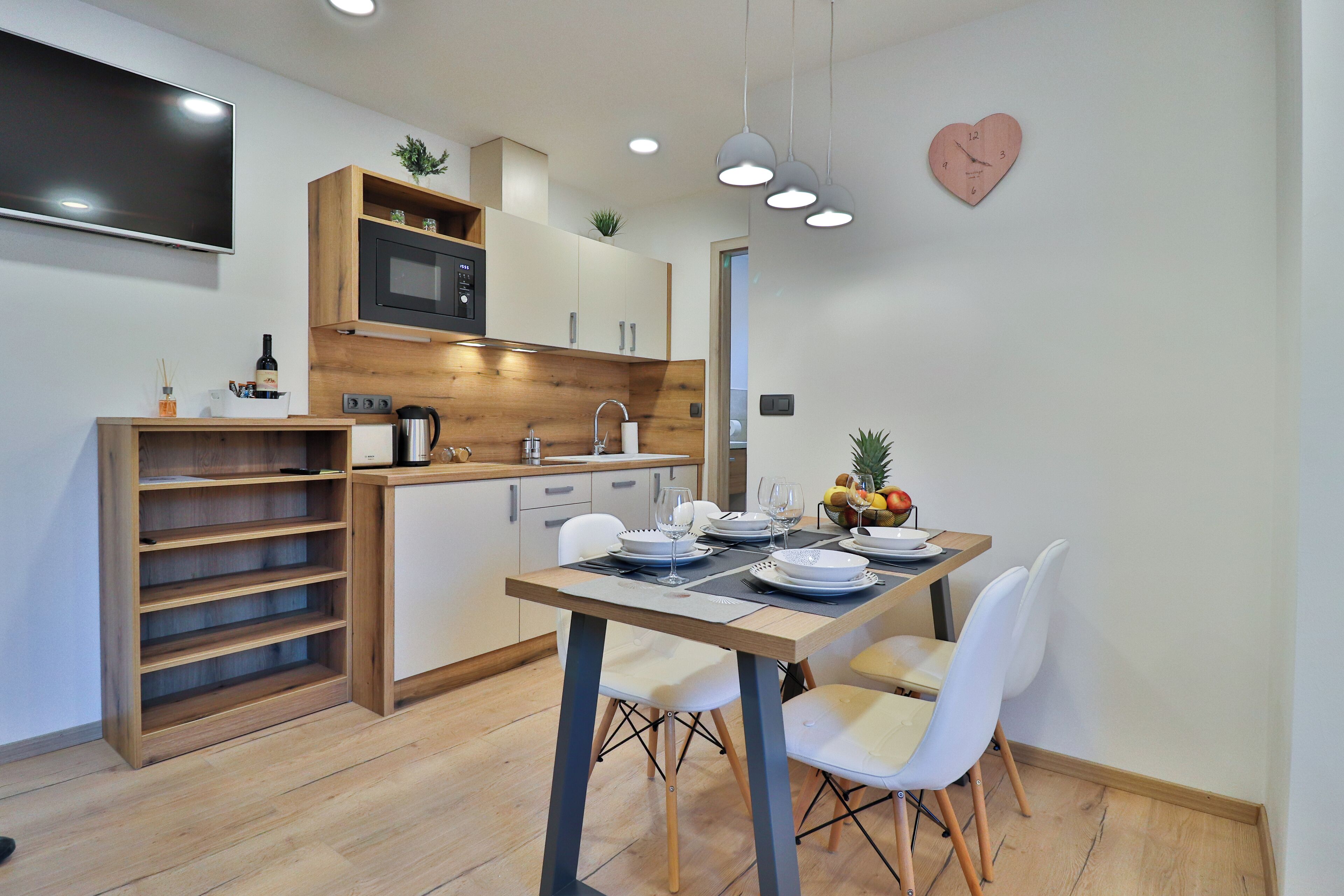 Apartment, Pets Allowed, City View | In-room dining