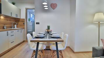 Apartment, Pets Allowed, City View | Dining