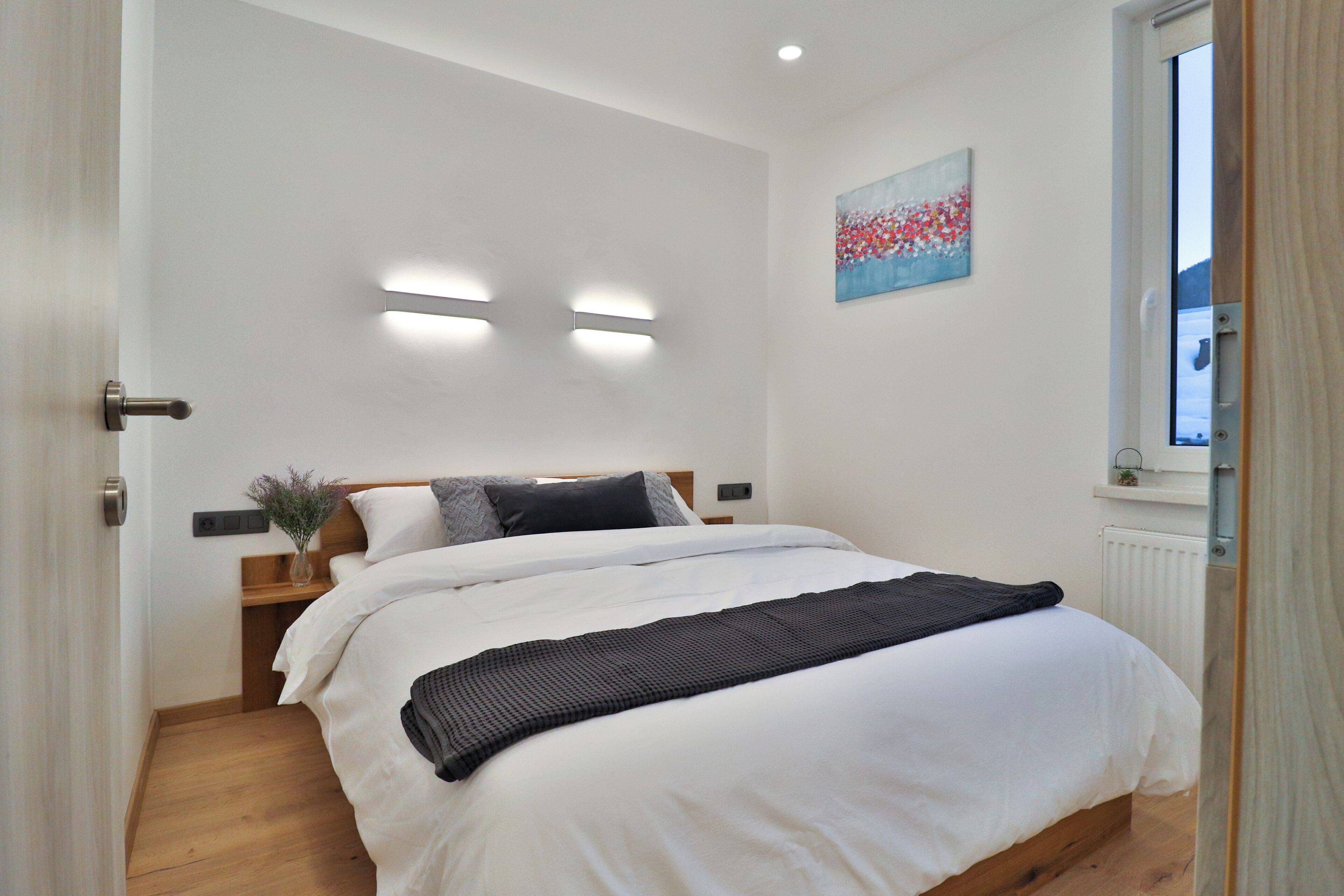 Departamento, se aceptan mascotas, vista a la montaña | Caja de seguridad en la habitación y cortinas blackout 