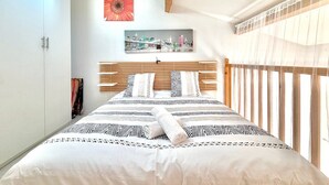 A bedroom with a bed, a cityscape painting, and a window with blinds. - L’Instant Douceur, 2 guests, Pool in Calvisson (Calvisson)