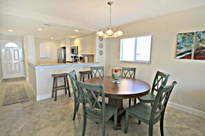 Dining - St Augustine Beach & Tennis Club 409-Three Bedroom Oceanfront Condo (St. Augustine)
