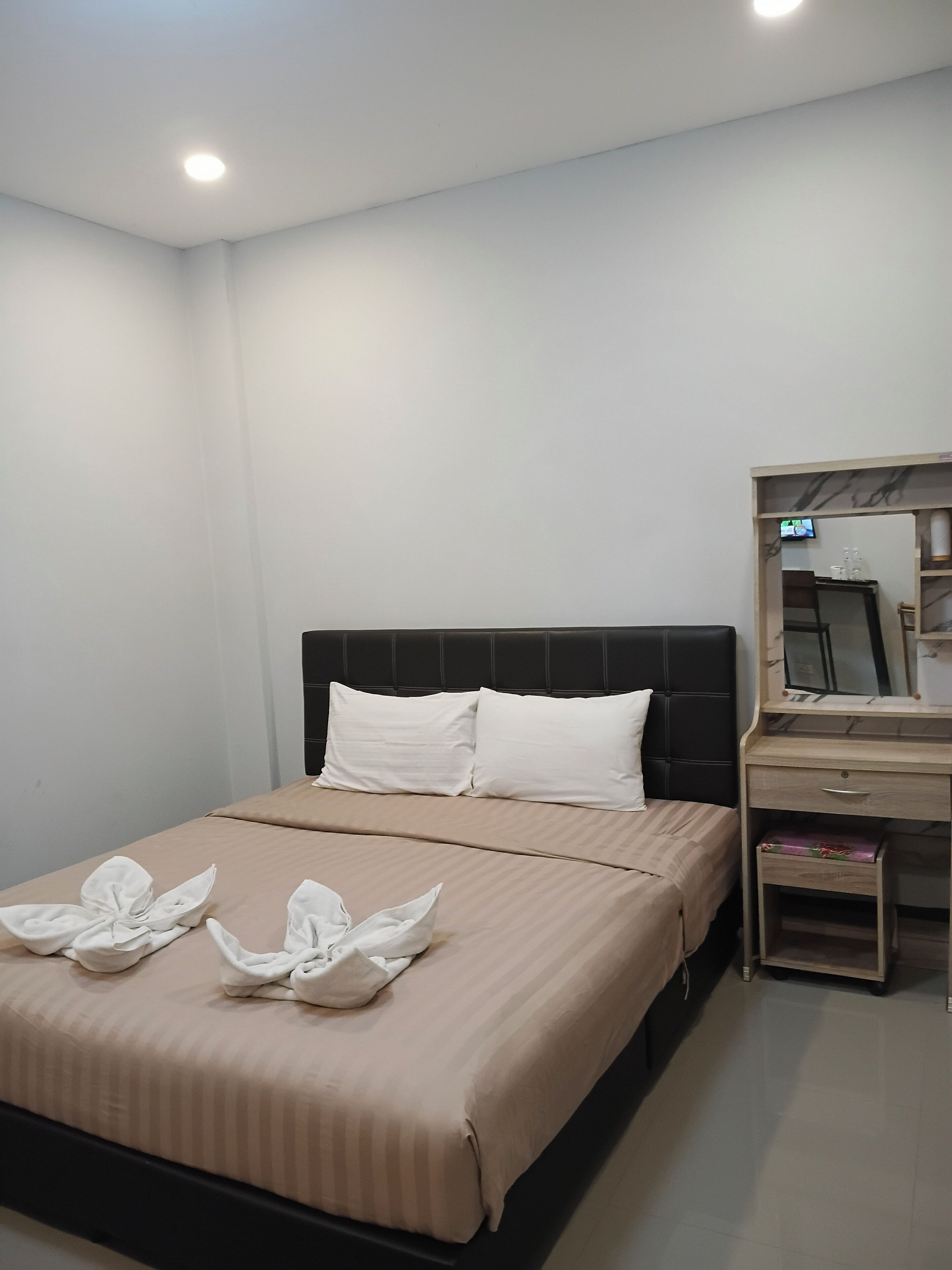 标准双人房 | 高档床上用品、免费 WiFi、床单