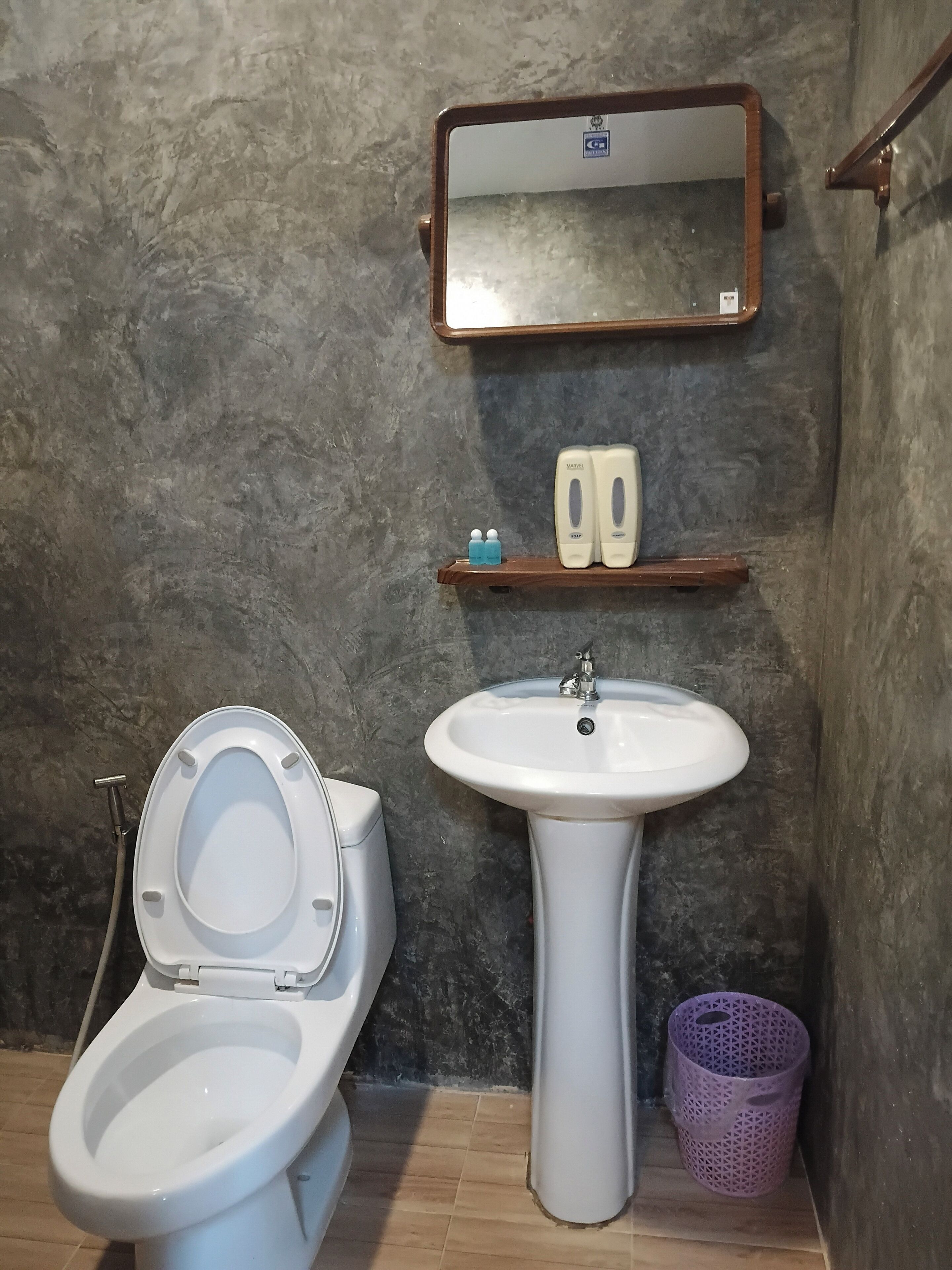 スタンダード ダブルルーム | バスルーム | シャワー、レインフォールシャワー、バスアメニティ (無料)、タオル