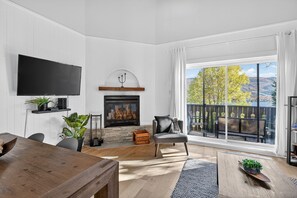 Comfort Condo, Mountain View | Living area - 426 Hotel du Lac (Mont-Tremblant)