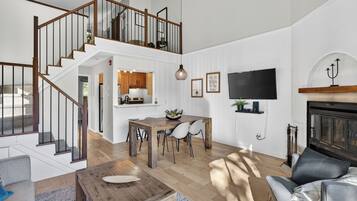 Condo Confort, vue sur la montagne | Aire de séjour