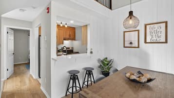 Comfort Condo, Mountain View | Dining