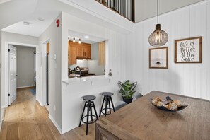 Comfort Condo, Mountain View | Dining - 426 Hotel du Lac (Mont-Tremblant)