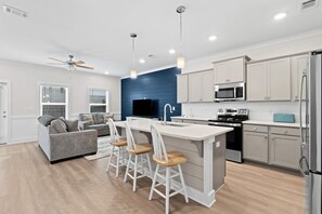 Fridge, microwave, oven, stovetop - Blue Lagoon – 3BR PCB Townhome Near Sports Complexes, Pool Access, Sleeps 6 (Panama City Beach)