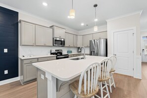 Fridge, microwave, oven, stovetop - Blue Lagoon – 3BR PCB Townhome Near Sports Complexes, Pool Access, Sleeps 6 (Panama City Beach)