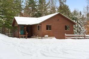 Exterior - Charming 4-bedroom cabin on the Totogatic River in peaceful Minong (Minong)