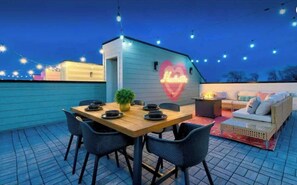 Outdoor dining - Huge Luxe Home•22 Beds!•Game Room/Hot Tub! (Nashville)