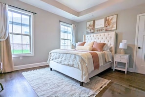 3 bedrooms, desk, iron/ironing board, travel crib
