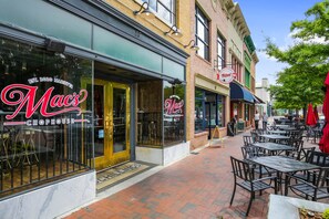 Outdoor dining - Walk to Marietta Square|Renovated 3BR|Fenced Yard (Marietta)