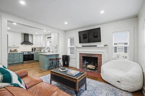 Smart TV - Walk to Marietta Square|Renovated 3BR|Fenced Yard (Marietta)