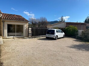 Property grounds - Comfortable villa with pool in Provence (Mirabel-aux-Baronnies)