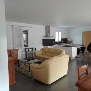 TV - Comfortable villa with pool in Provence (Mirabel-aux-Baronnies)