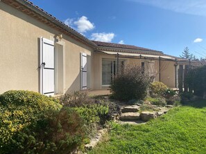 Exterior - Comfortable villa with pool in Provence (Mirabel-aux-Baronnies)