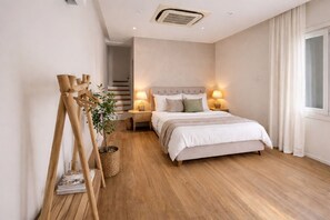 Familien-Suite, Meerblick | Laptopgeeigneter Arbeitsplatz, Verdunkelungsvorhänge