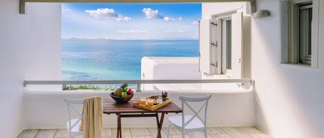 King Suite with Balcony and Sea View | Terrasse/patio