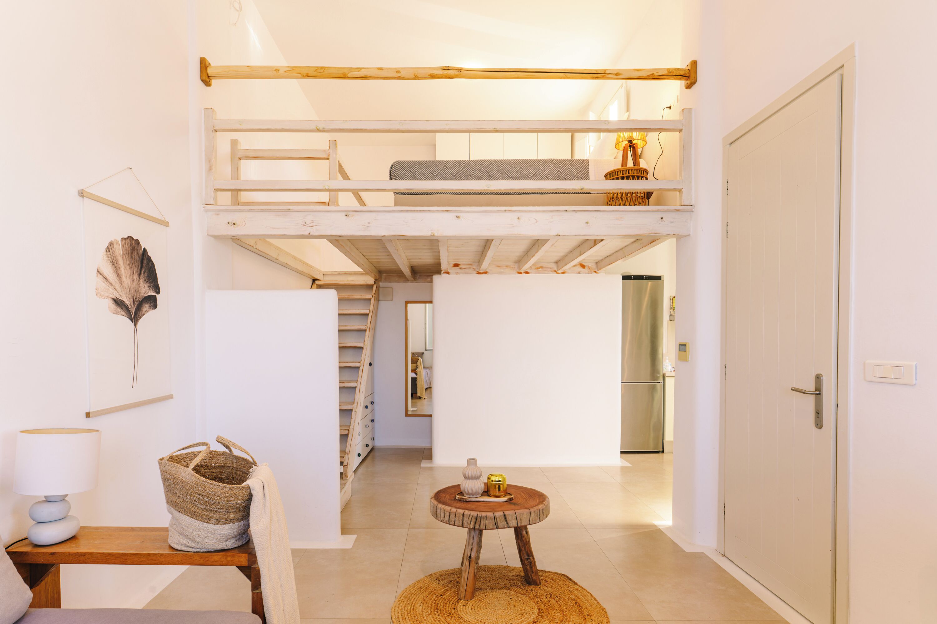King Suite with Balcony and Sea View | Een laptopwerkplek, verduisterende gordijnen
