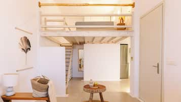 King Suite with Balcony and Sea View | Een laptopwerkplek, verduisterende gordijnen