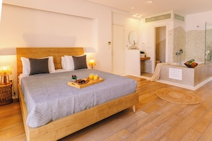 Superior Double Room with Balcony and Sea View | Laptop workspace, blackout drapes, iron/ironing board, free WiFi
