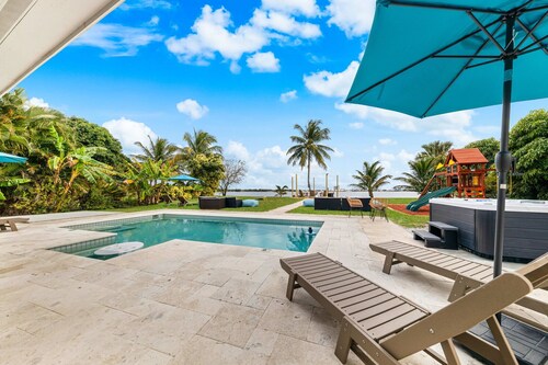 Waterfront Stunner! Heated Pool+Spa+Sauna+Firepit+ Playground!