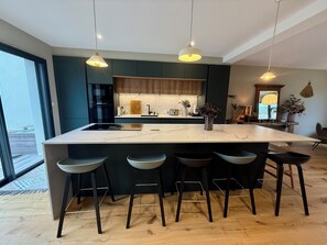 Private kitchen - New House 130m2 - 3 bedrooms - 700m plage du Prieuré - Garden terrace-Dinard (Dinard)