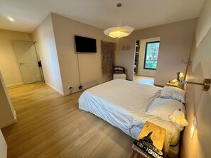 3 bedrooms, iron/ironing board, WiFi, bed sheets - New House 130m2 - 3 bedrooms - 700m plage du Prieuré - Garden terrace-Dinard (Dinard)