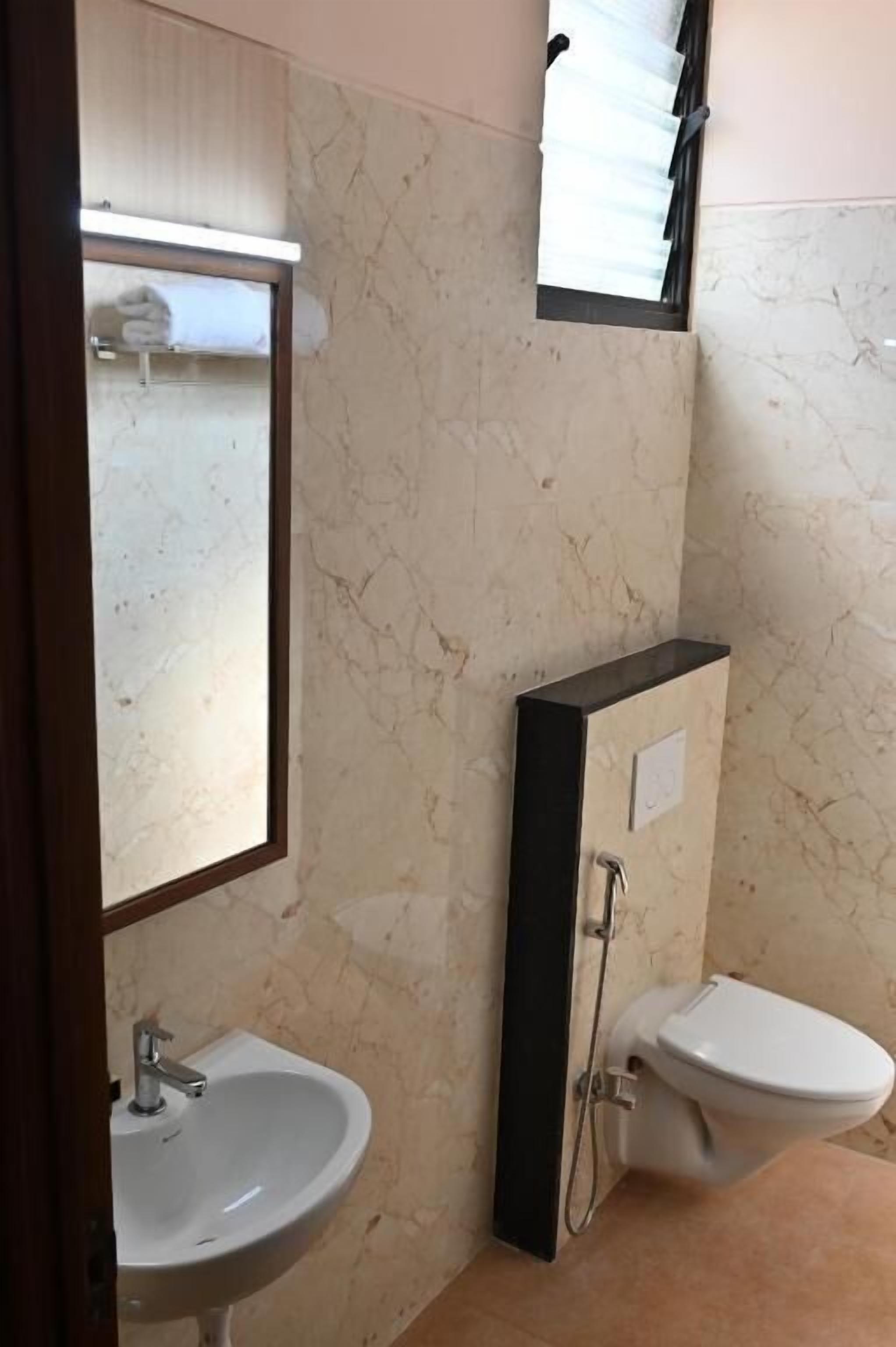 Family Apartment, City View | Bathroom