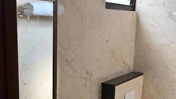 Family Apartment, City View | Bathroom