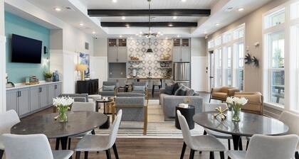 Adeline Apartments 15m to Parks, Pet Friendly, Free Parking by Heavenly Homes